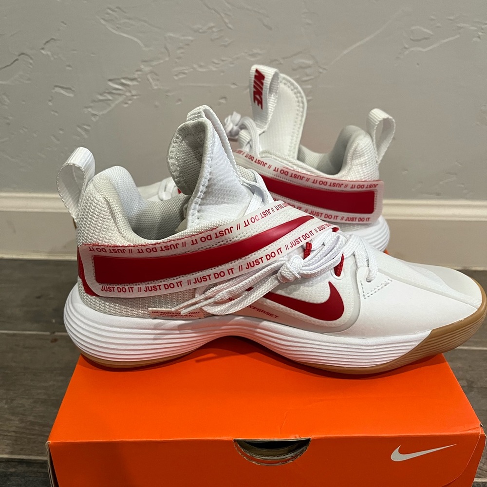 Womens Nike React Hyperset white/red volleyball sneakers size 7 Brand new